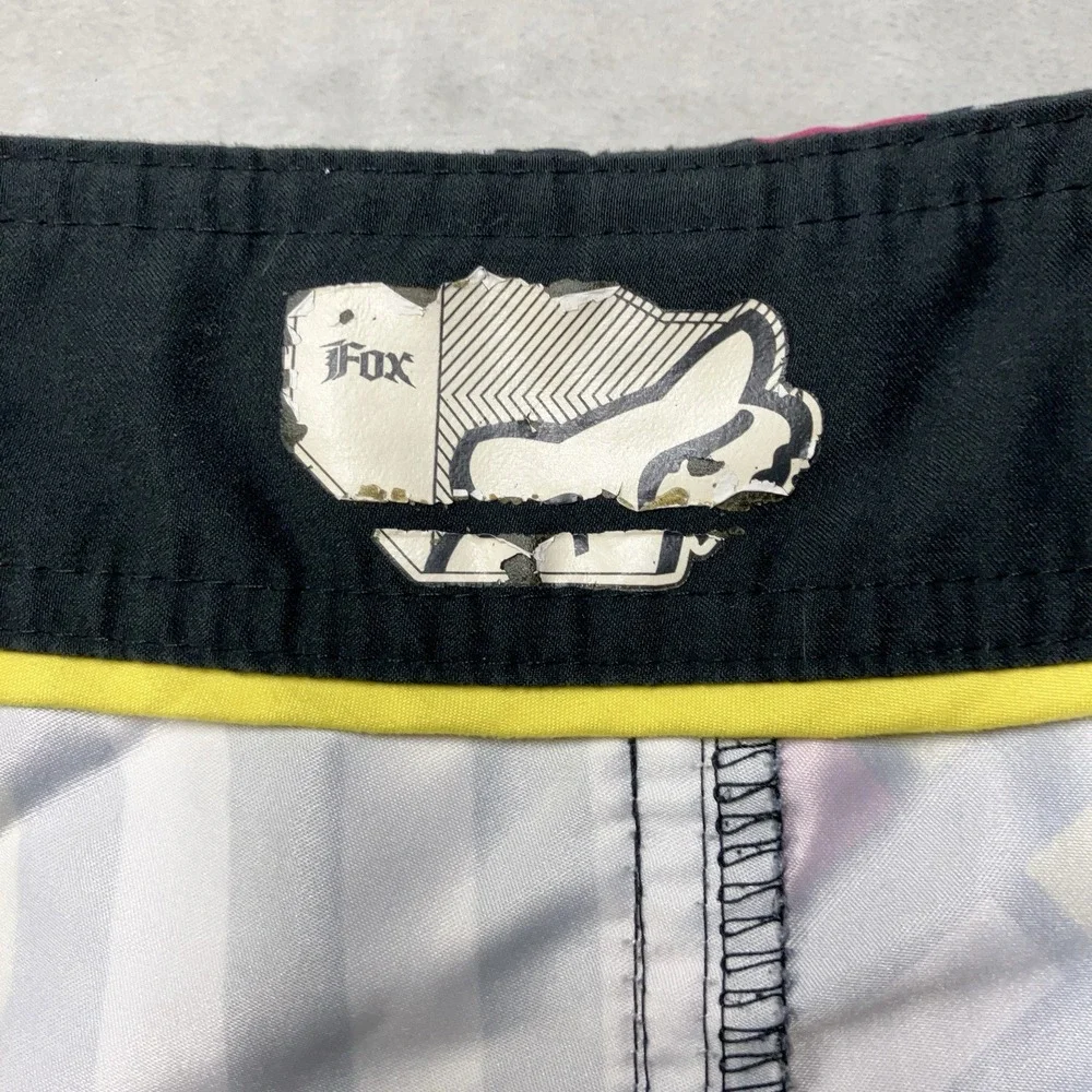 Y2K Fox Racing Board Shorts Mens 32 Fit 31 Colorful Geometric Abstract Big Logo